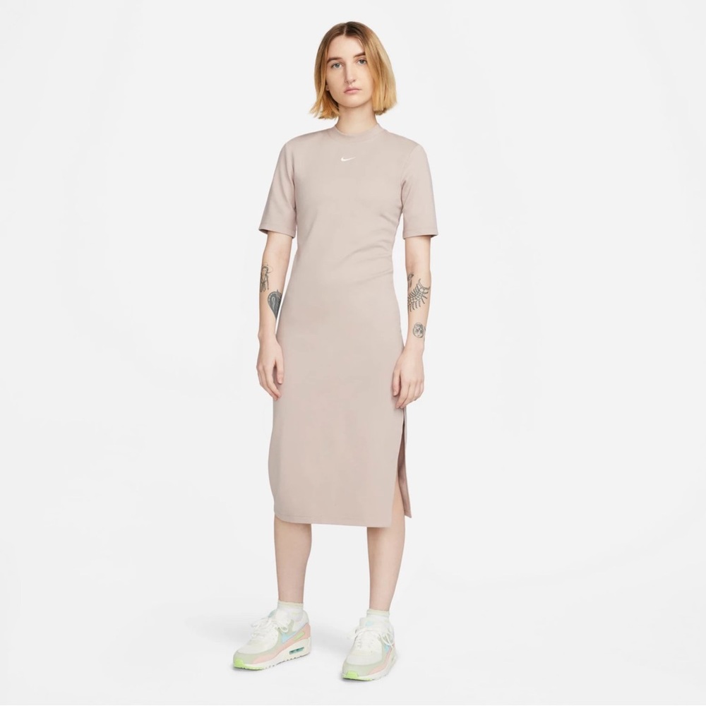 Nike Sportswear Essential
Women's Tight Midi Dress